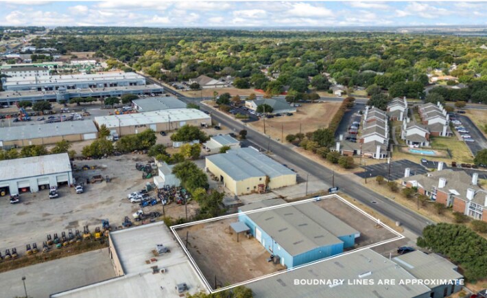 More Photos Of 6908 Old Mcgregor Rd, Woodway Light Distribution For Lease