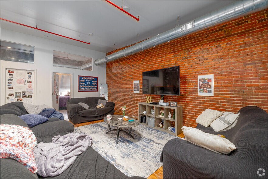 More Photos Of 215 State St, Binghamton Apartments For Sale