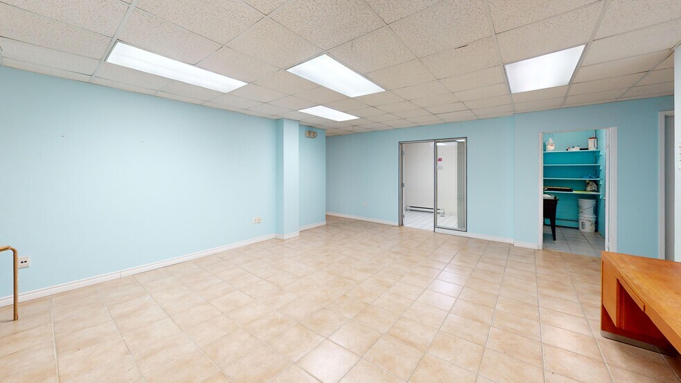 More Photos Of 2001 Rue Price, Saguenay Office Residential For Lease