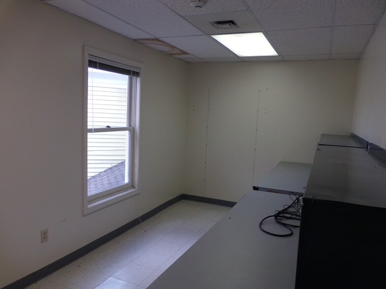 More Photos Of 401 Gilford Ave, Gilford Office For Lease