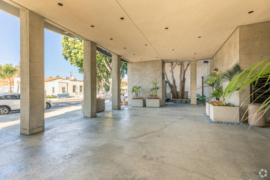 More Photos Of 7855 Ivanhoe Ave, La Jolla Office For Lease