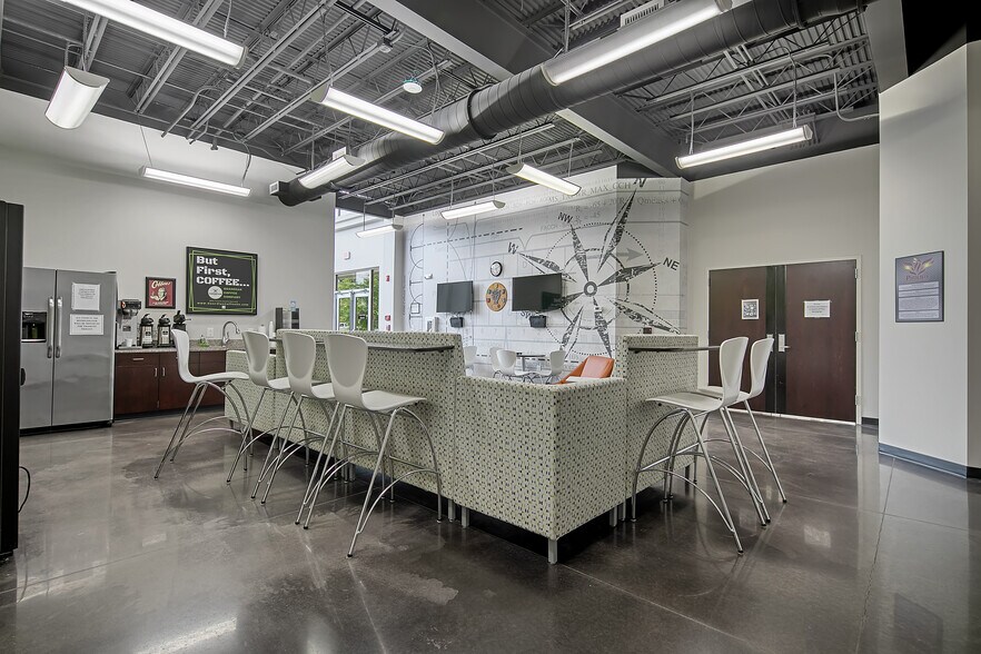 More Photos Of 2847 Bridgewood Dr, Fayetteville Office For Sale