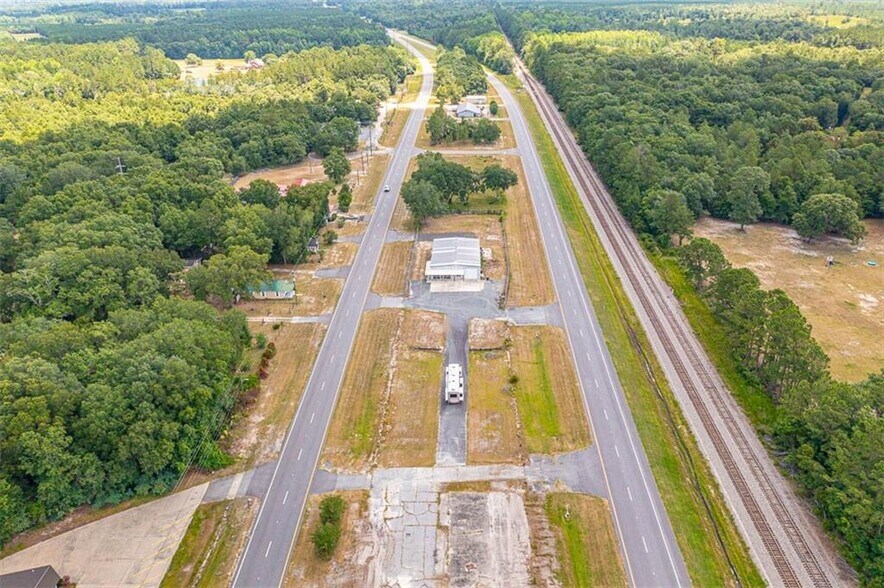 More Photos Of 414 E Jl Tyre St, Screven Showroom For Sale