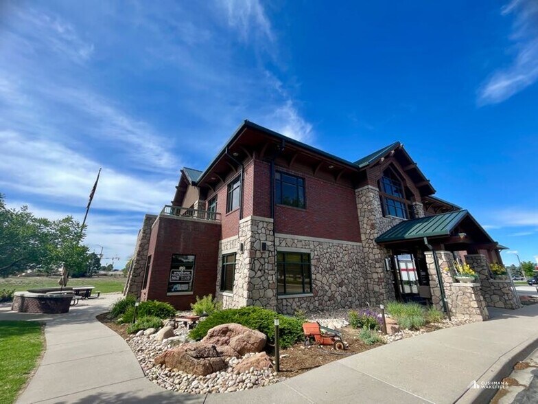 More Photos Of 4650 Royal Vista Cir, Windsor Office For Lease