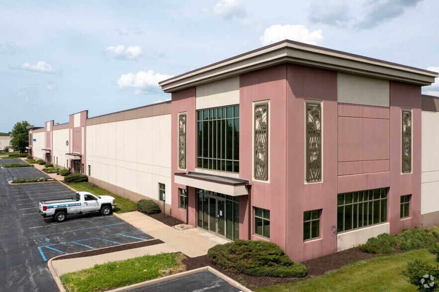 Primary Photo Of 6625 Daniel Burnham Dr, Portage Showroom For Lease