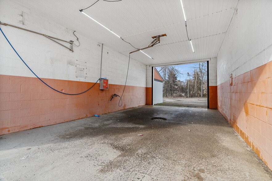 More Photos Of 1620 Keuper Blvd NE, Massillon Carwash For Sale