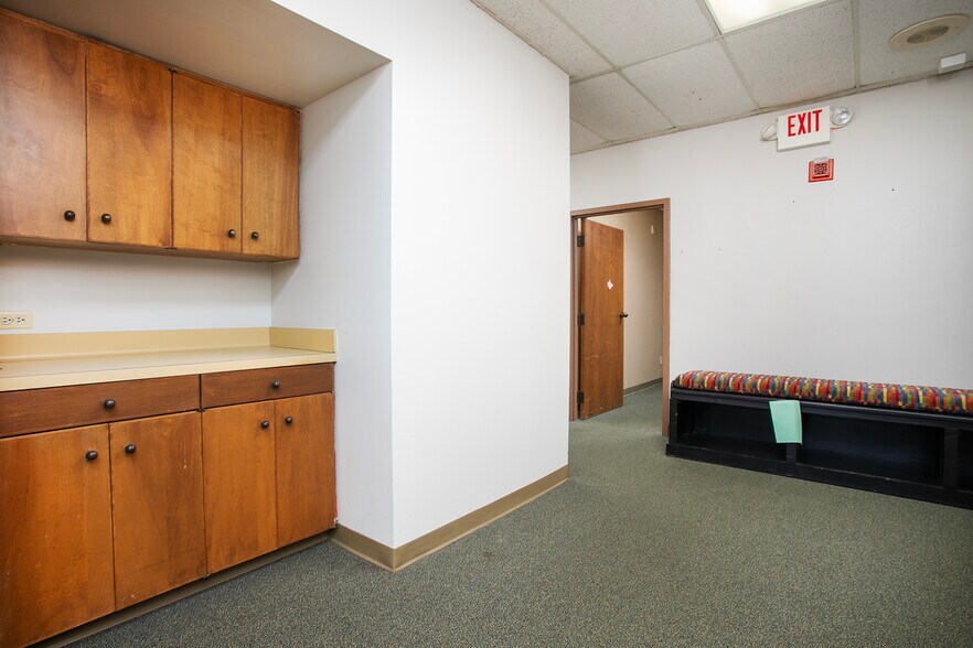 More Photos Of 9846 State Highway 31 E, Tyler Medical For Sale