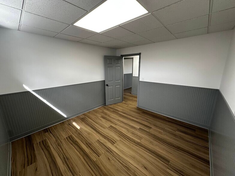 More Photos Of 2852 N Biagio, Ozark Office For Lease