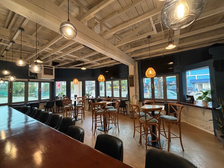 More Photos Of 301-309 Pier View Way, Oceanside Bar For Lease