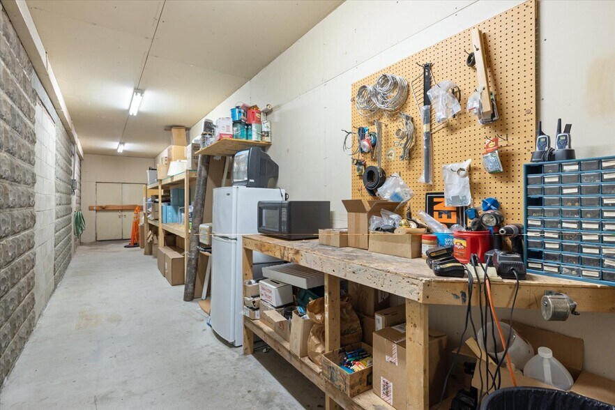 More Photos Of 816 NW 4th St, Grand Rapids General Retail For Sale