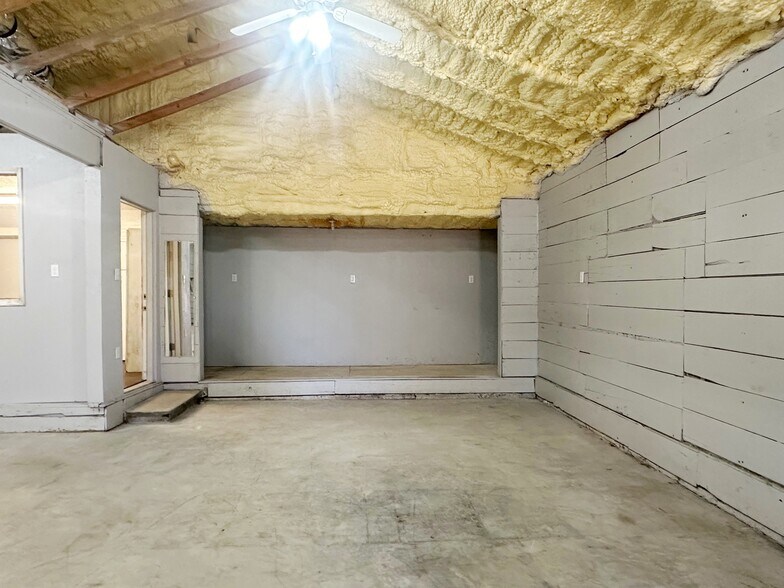 More Photos Of 1601 Kemp Blvd, Wichita Falls Showroom For Lease