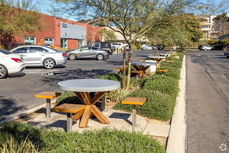 More Photos Of 10451-10455 Roselle St, San Diego Unknown For Lease