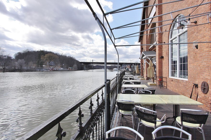 More Photos Of 88-110 Rondout Landing, Kingston Restaurant For Sale