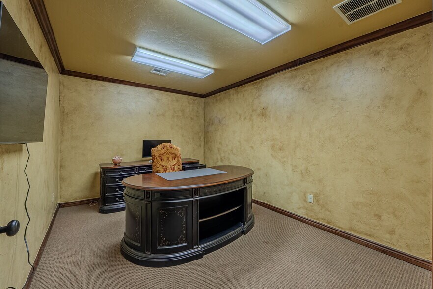 More Photos Of 1530 SW 89th St, Oklahoma City Office For Sale