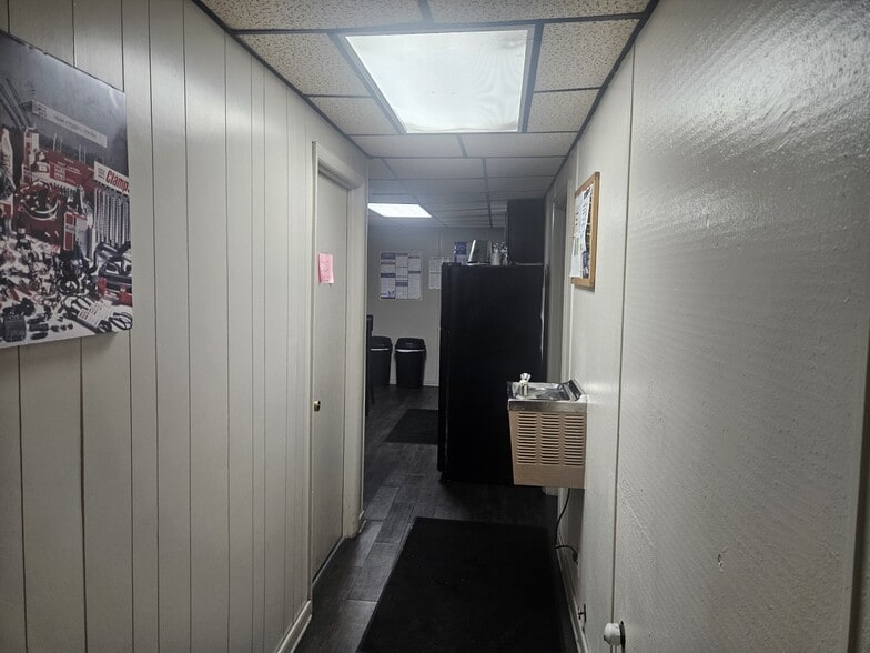 More Photos Of 7010 Calmar Dr, Mechanicsville Warehouse For Sale