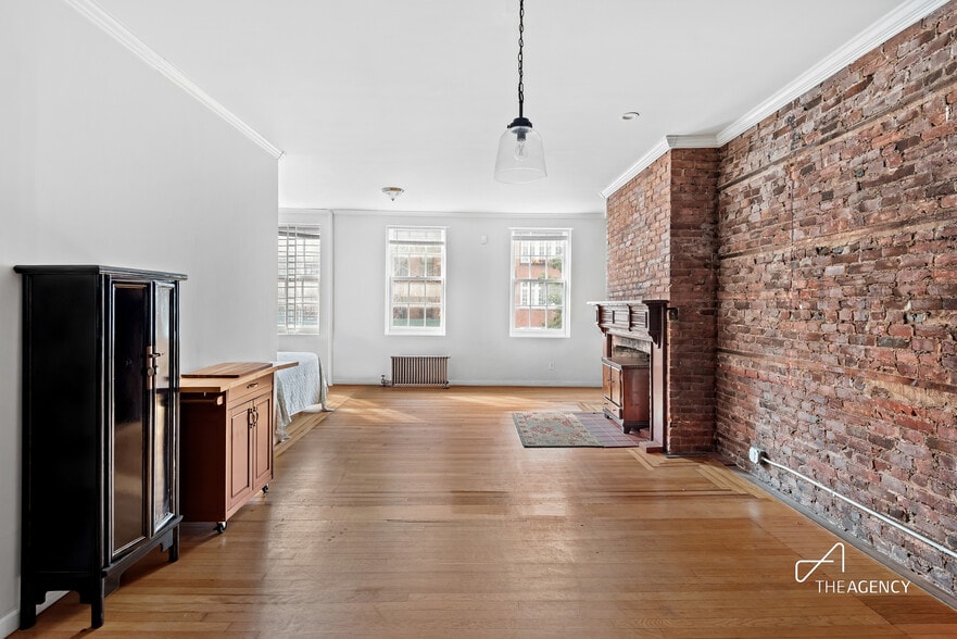 More Photos Of 94 Greenwich Ave, New York Apartments For Sale