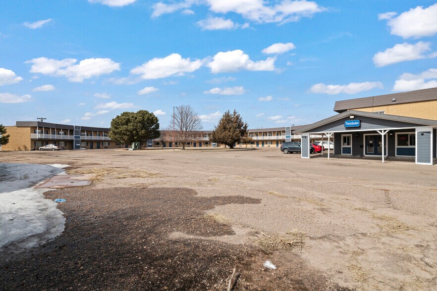 More Photos Of 700 Colorado Ave, Stratton Hotel For Sale