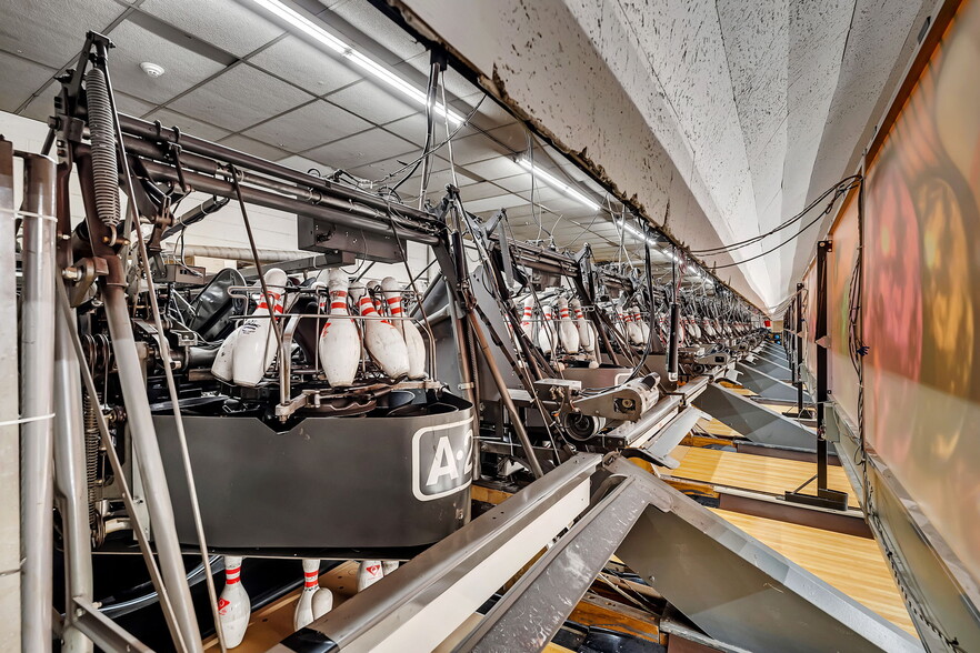 More Photos Of 905 Theodore St, Crest Hill Restaurant For Sale