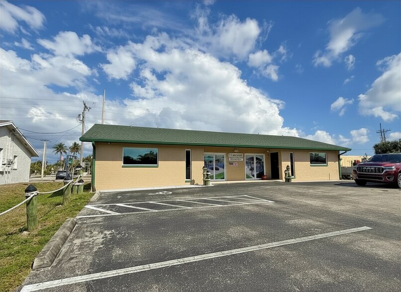 More Photos Of 3405 SE 15th Pl, Cape Coral Office For Sale