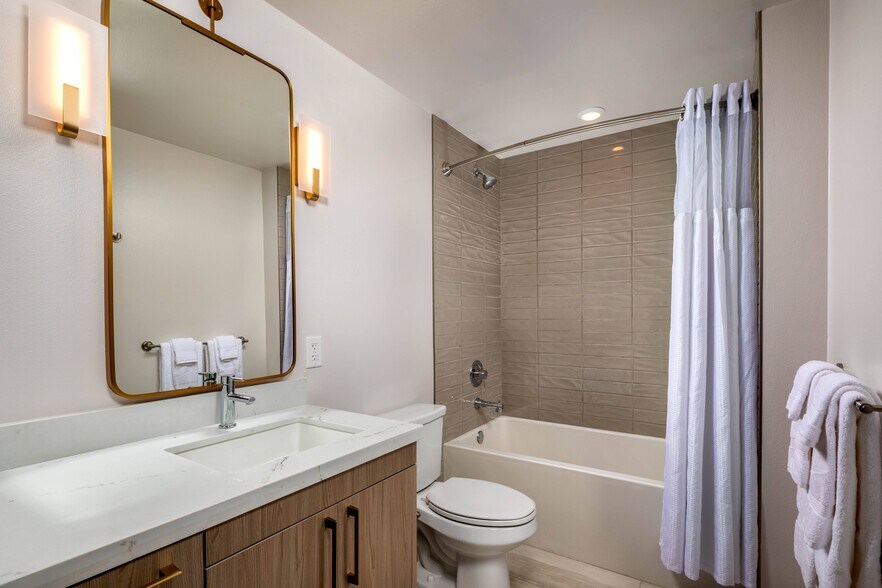 More Photos Of 1340 S Hill St, Los Angeles Apartments For Lease