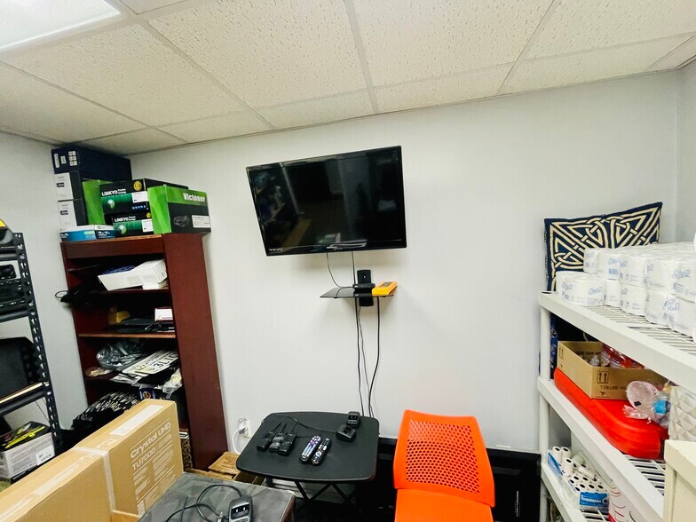 More Photos Of 1425 W Pembroke Ave, Hampton Auto Dealership For Sale