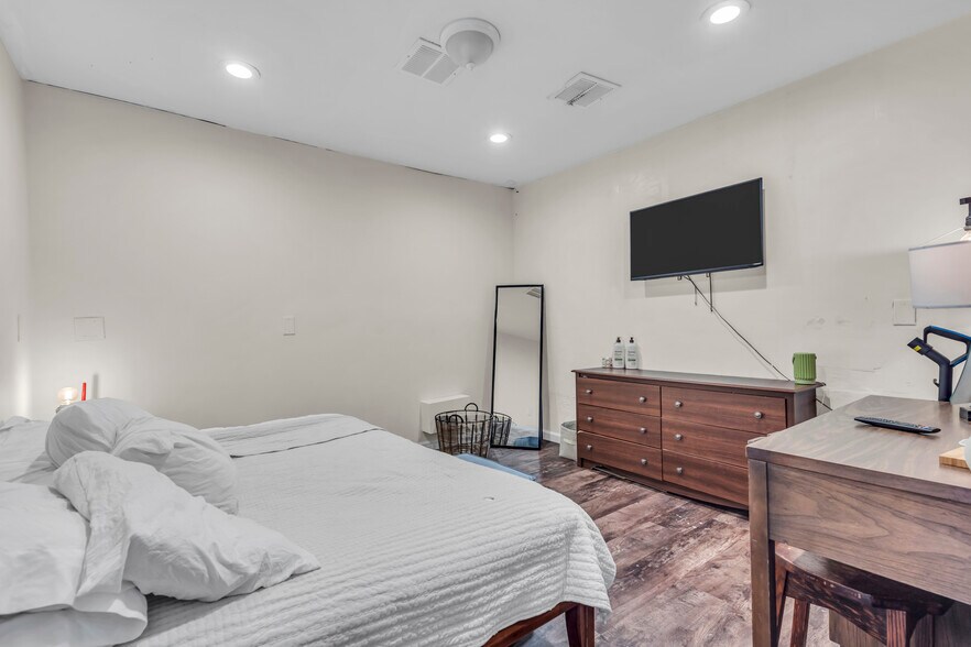 More Photos Of 59 N Main St, Manahawkin Freestanding For Sale