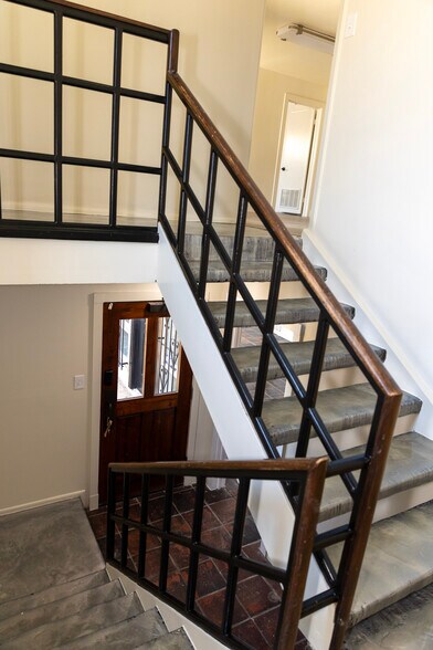 More Photos Of 307-311 Lombrano St, San Antonio Warehouse For Sale