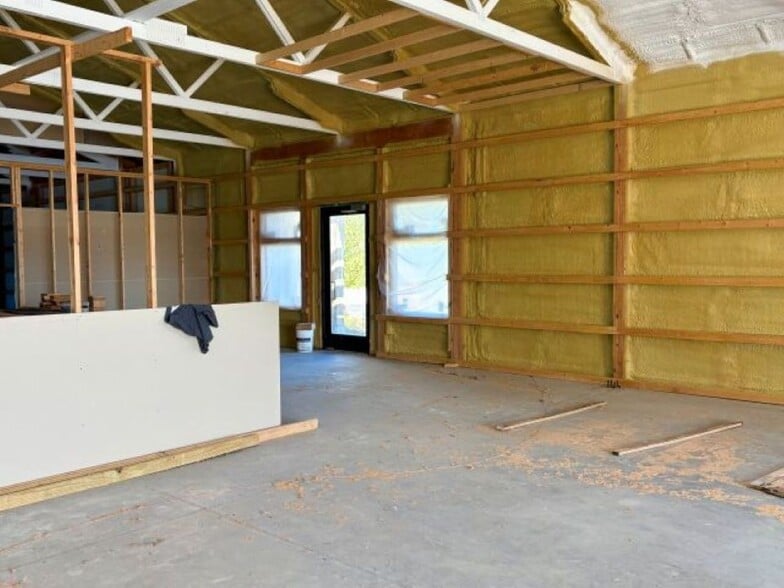 More Photos Of 7334 E Duck Lake Rd, Lake Leelanau Showroom For Lease