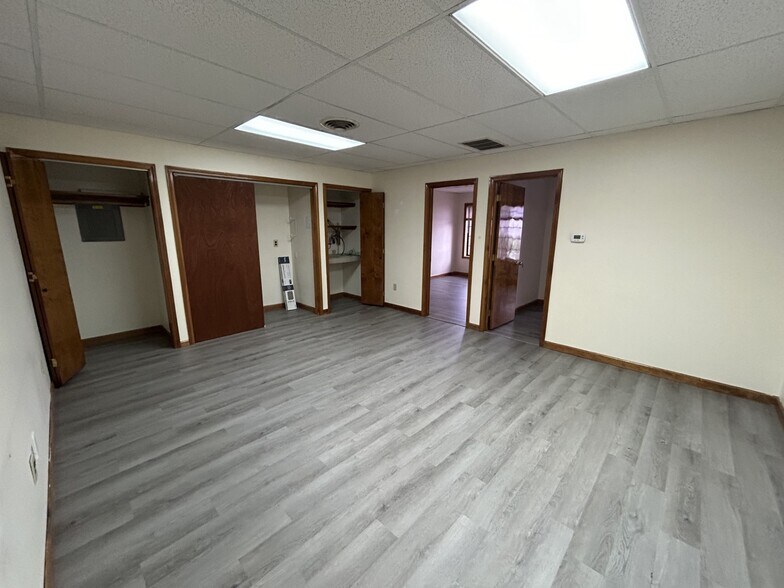 More Photos Of 304 Federal Rd, Brookfield Office For Sale