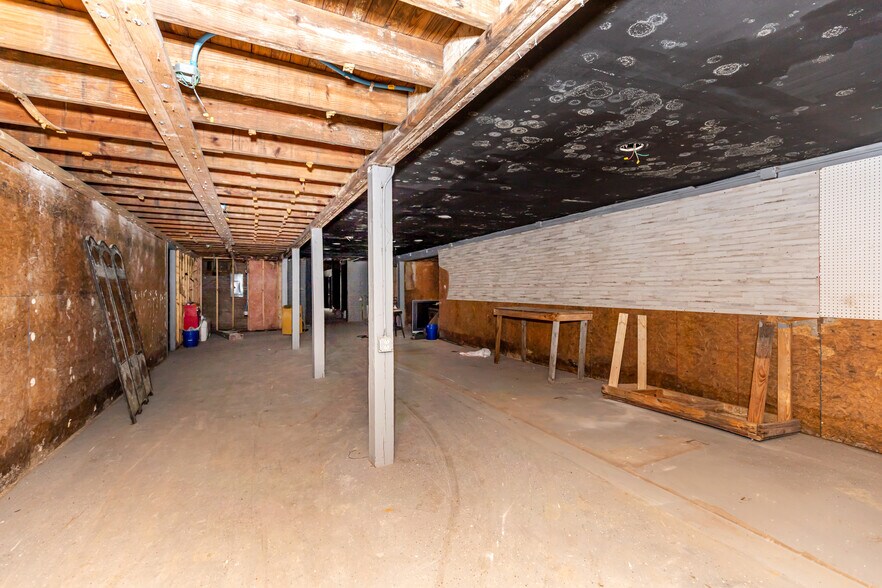 More Photos Of 4914 Main St, Moss Point Storefront For Sale