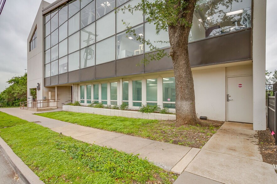 More Photos Of 1413 Rio Grande Ave, Fort Worth Office For Lease
