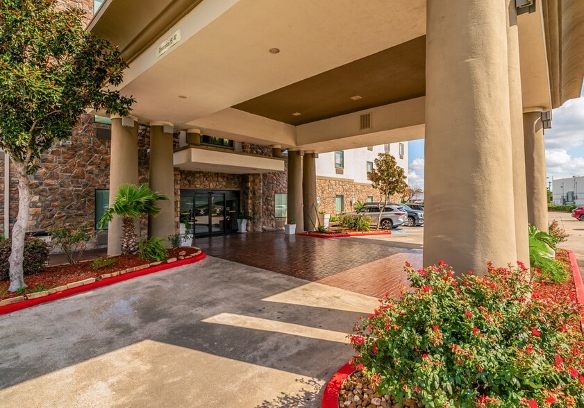 More Photos Of 2440 Gulf Fwy, Texas City Hotel For Sale