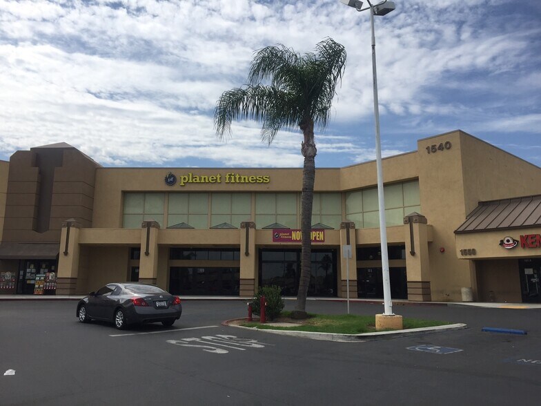 More Photos Of 1505 W 6th St, Corona Freestanding For Lease