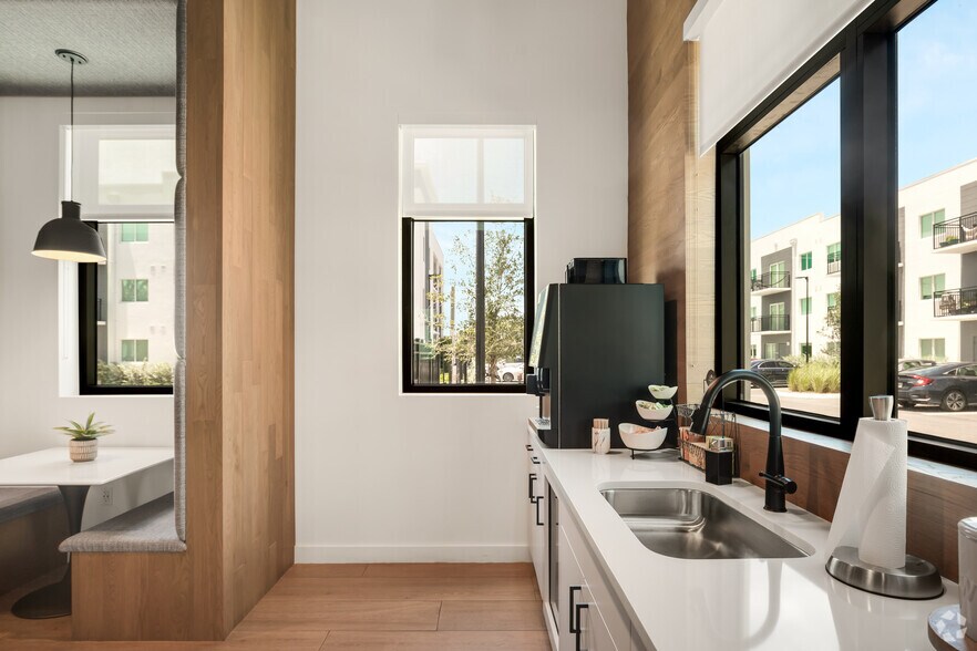 More Photos Of 1601 N Dixie Hwy, Lake Worth Apartments For Lease