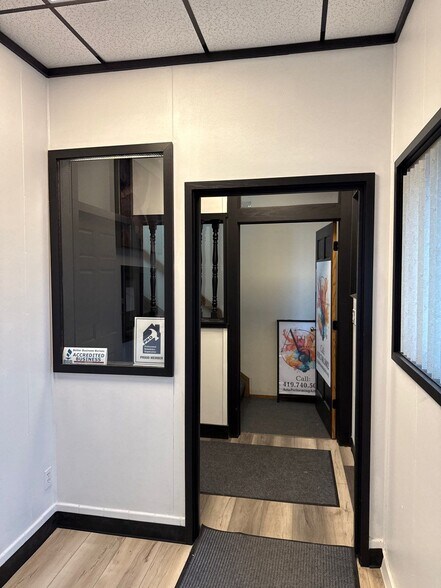 More Photos Of 1298 Conant St, Maumee Warehouse For Lease