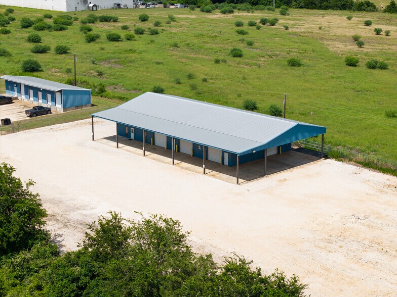 More Photos Of 945 Huser Blvd, Schulenburg Warehouse For Lease