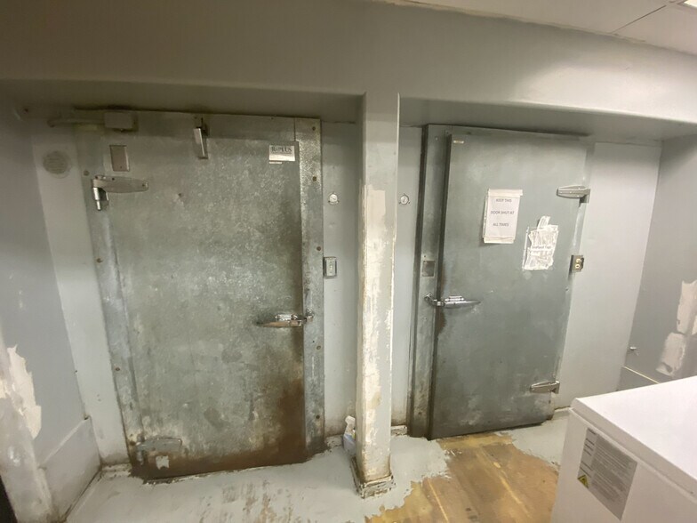 More Photos Of 14442 Solomons Island Rd, Solomons Restaurant For Lease