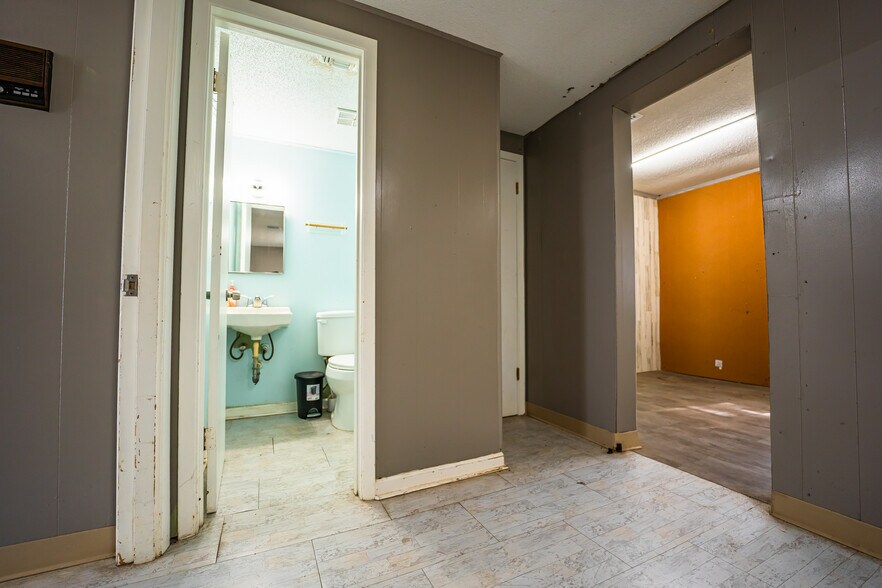 More Photos Of 7050 US Highway 87, San Antonio General Retail For Sale