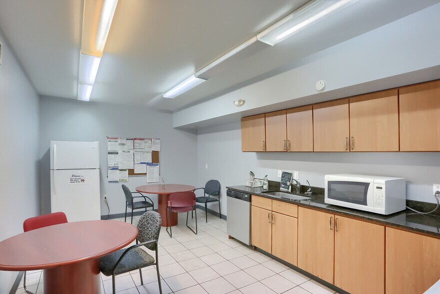 More Photos Of 150 Gamma Dr, Pittsburgh Light Manufacturing For Lease