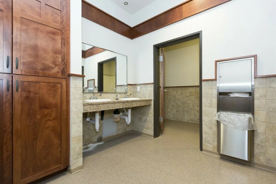 More Photos Of 10000 E University Dr, Prescott Valley Office For Sale