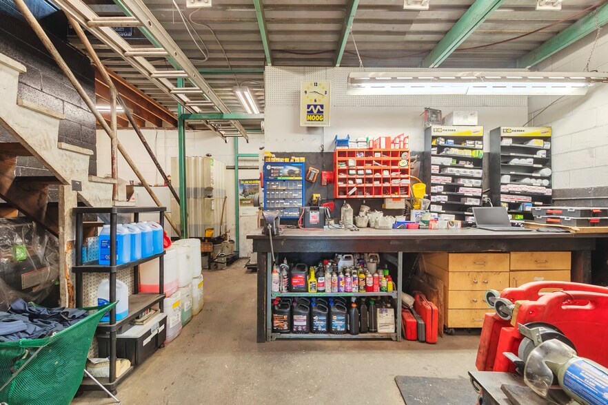More Photos Of 6092 Kingsway, Burnaby Auto Repair For Sale