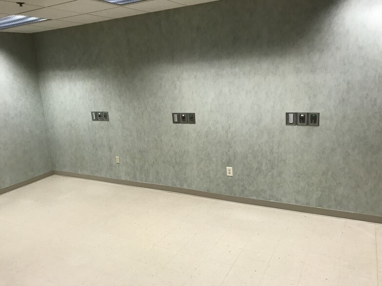 More Photos Of 239 Northern Blvd, Clarks Summit Medical For Lease