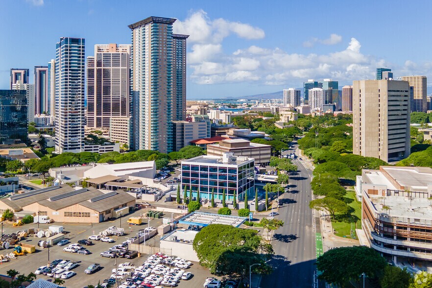 More Photos Of 705-715 S King St, Honolulu Office For Lease