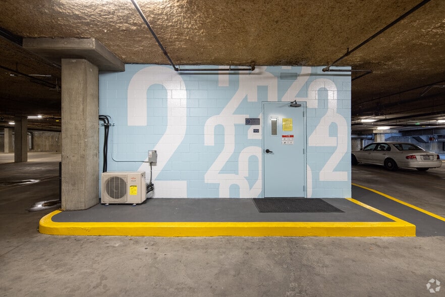 More Photos Of 6345 Balboa Blvd, Encino Unknown For Lease