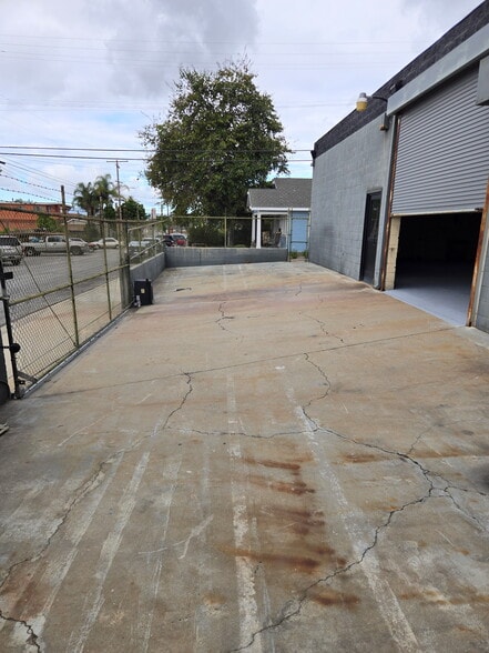 More Photos Of 2301 Orange Ave, Signal Hill Industrial For Sale