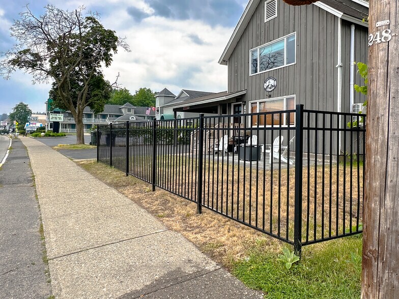 More Photos Of 77 Canada St, Lake George General Retail For Sale