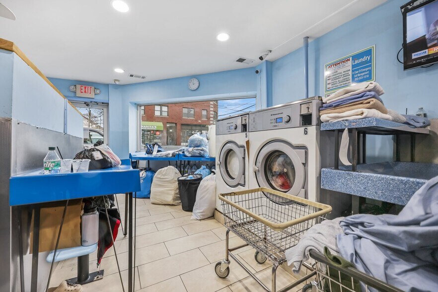 More Photos Of 6 N Water St, Greenwich Freestanding For Sale