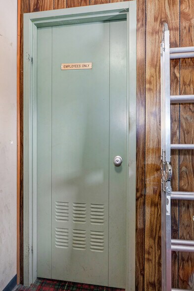 More Photos Of 532 E Walnut St, Springfield Freestanding For Sale