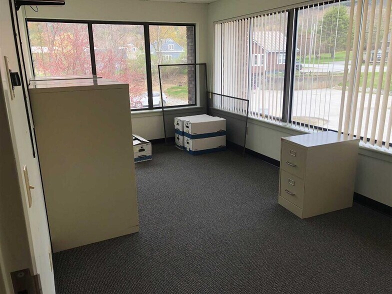 More Photos Of 1085 Route 4 E, Rutland Office For Lease