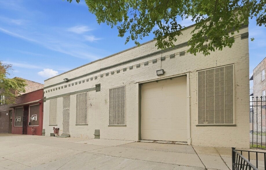 More Photos Of 2290-2292 S Blue Island Ave, Chicago Warehouse For Lease